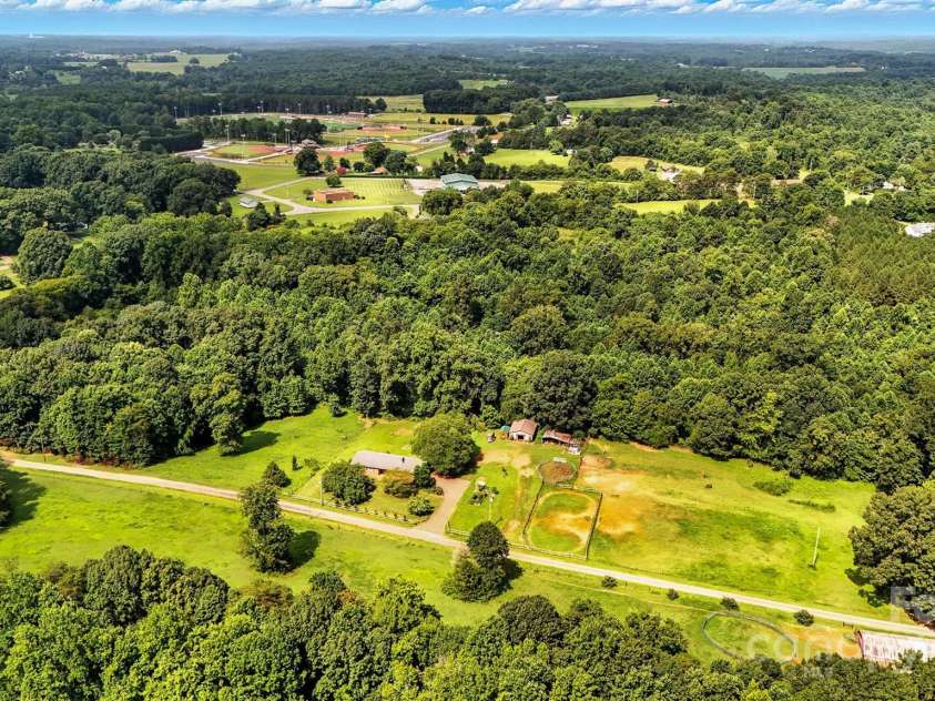 149 Liz Drive, Statesville, NC 28625.  MLS# CAR4289464, YatesRealty ID 32137. 