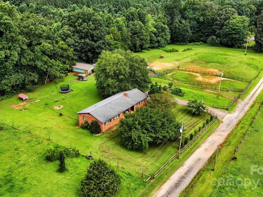 149 Liz Drive, Statesville, NC 28625.  MLS# CAR4289464, YatesRealty ID 32137. 