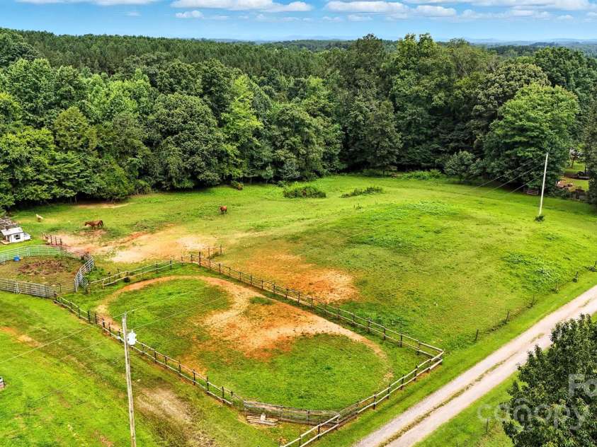 149 Liz Drive, Statesville, NC 28625.  MLS# CAR4289464, YatesRealty ID 32137. 