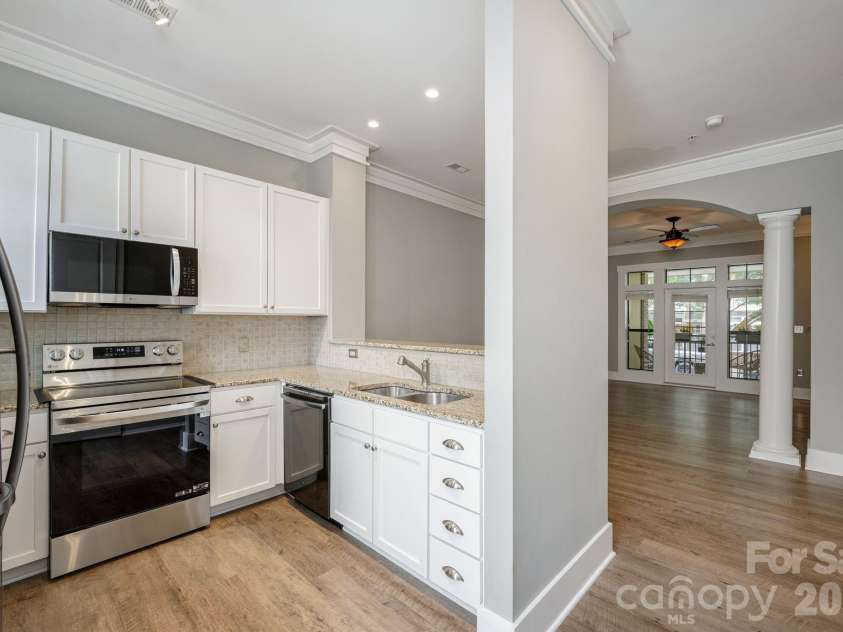 69 Stamford Street, Asheville, NC 28803.  MLS# CAR4395603, YatesRealty ID 32137. 