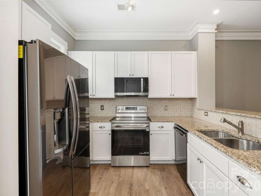 69 Stamford Street, Asheville, NC 28803.  MLS# CAR4395603, YatesRealty ID 32137. 