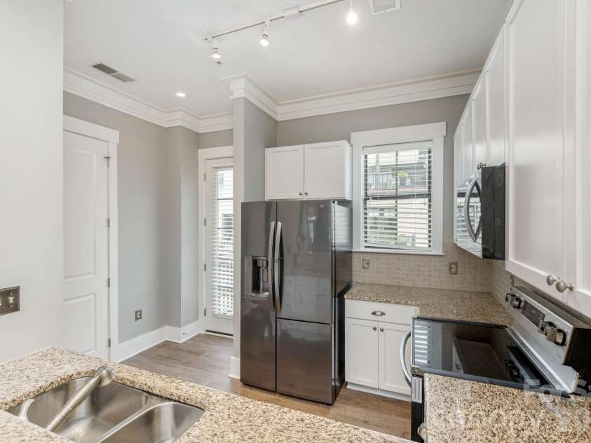 69 Stamford Street, Asheville, NC 28803.  MLS# CAR4395603, YatesRealty ID 32137. 
