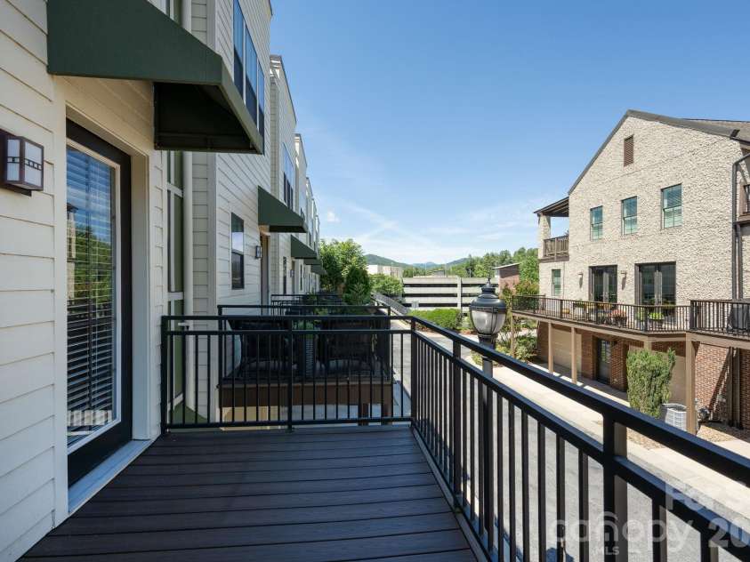 69 Stamford Street, Asheville, NC 28803.  MLS# CAR4395603, YatesRealty ID 32137. 