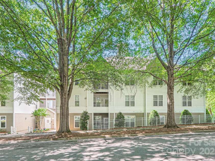 18605 Ruffner Drive, Cornelius, NC 28031.  MLS# CAR4262938, YatesRealty ID 32138. 