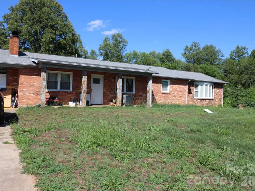 3232 Kingview Place, Lenoir, NC 28645.  MLS# CAR4396320, YatesRealty ID 32139. 