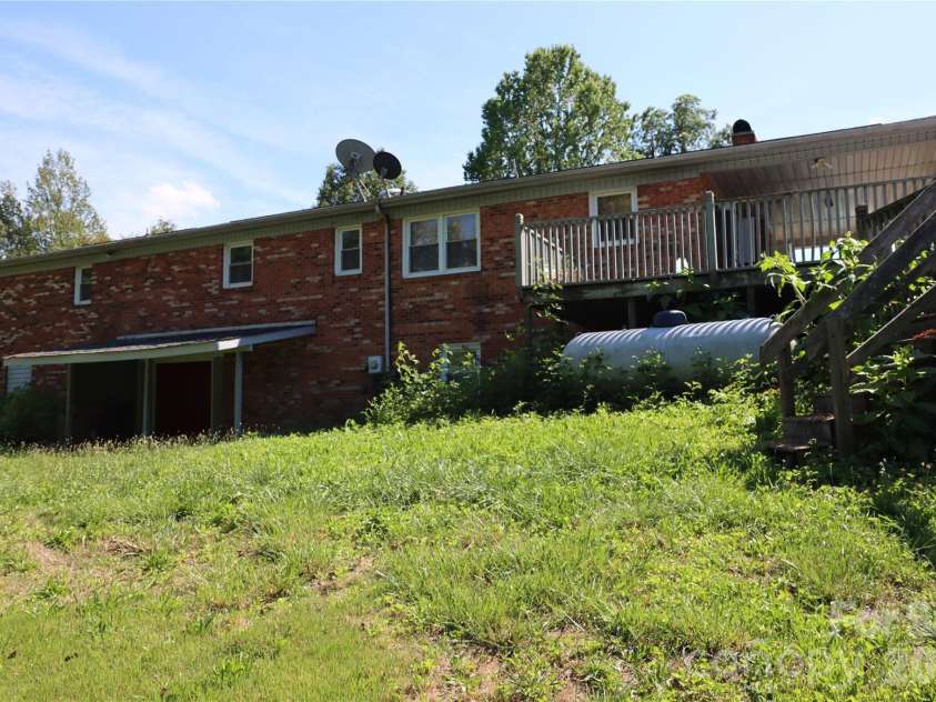 3232 Kingview Place, Lenoir, NC 28645.  MLS# CAR4396320, YatesRealty ID 32139. 