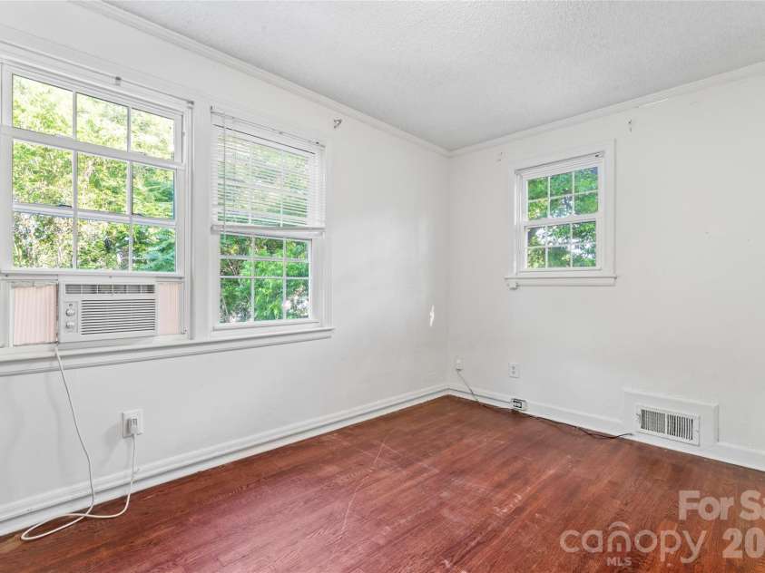 317 Campus Street, Charlotte, NC 28216.  MLS# CAR4329279, YatesRealty ID 3214. Bedroom 4