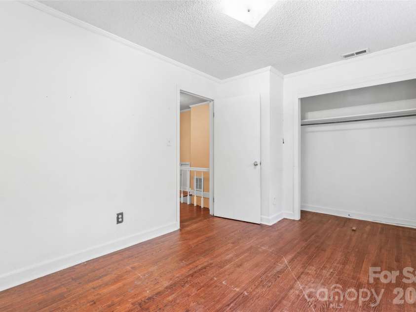 317 Campus Street, Charlotte, NC 28216.  MLS# CAR4329279, YatesRealty ID 3214. Bedroom 4