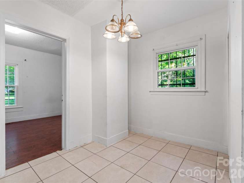 317 Campus Street, Charlotte, NC 28216.  MLS# CAR4329279, YatesRealty ID 3214. Dining Area