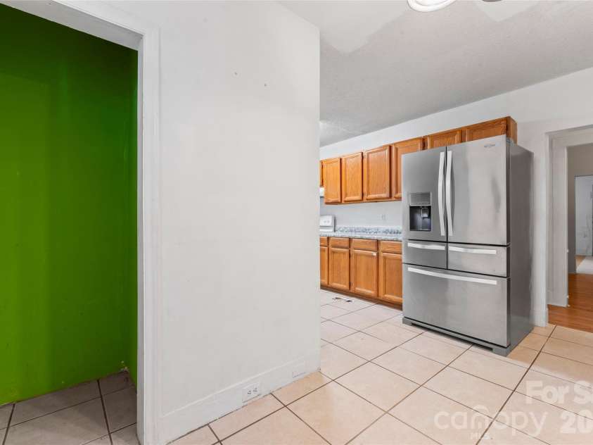 317 Campus Street, Charlotte, NC 28216.  MLS# CAR4329279, YatesRealty ID 3214. Dining Area