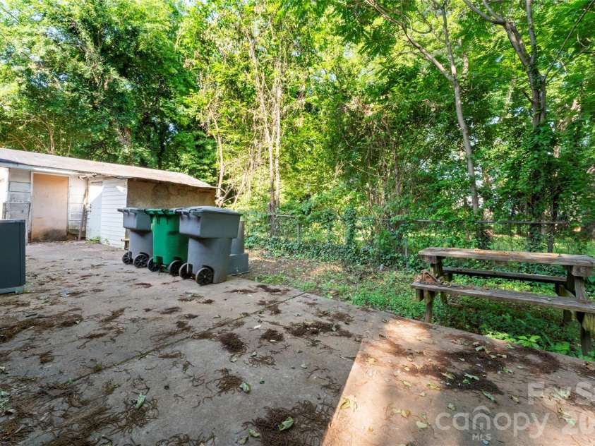 317 Campus Street, Charlotte, NC 28216.  MLS# CAR4329279, YatesRealty ID 3214. Patio