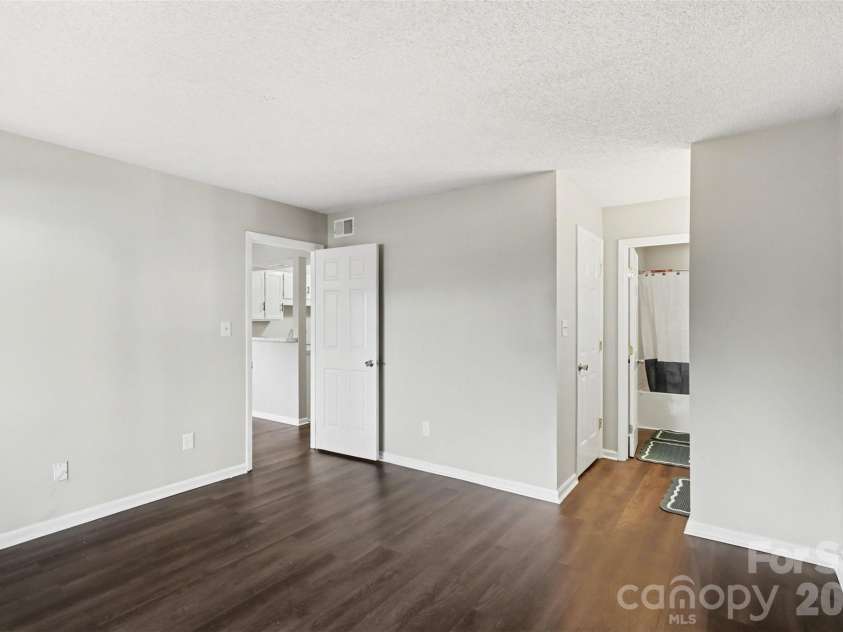 7255 Winery Lane, Charlotte, NC 28227.  MLS# CAR4345015, YatesRealty ID 3214. 