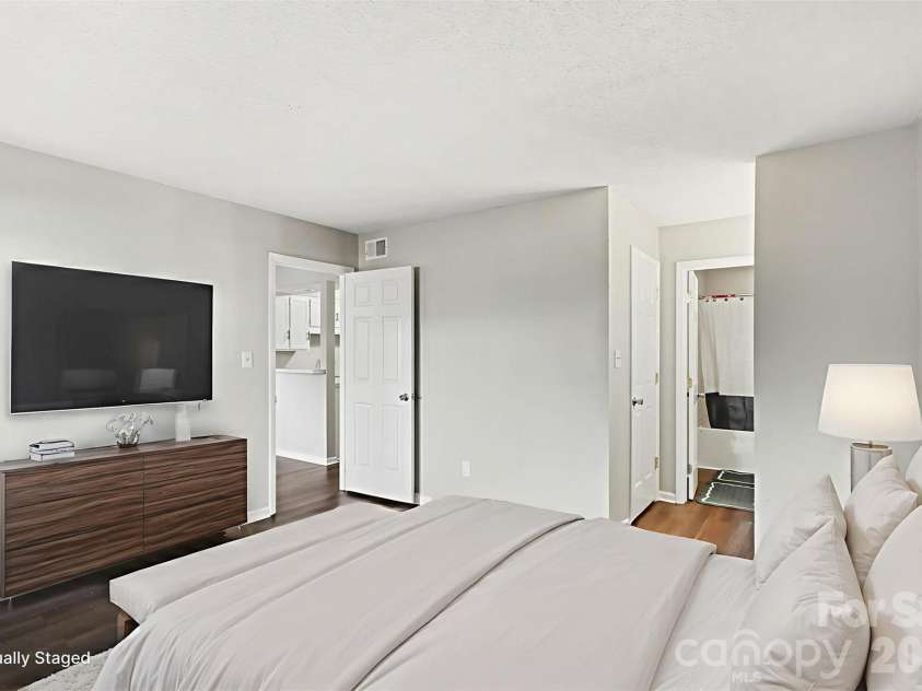 7255 Winery Lane, Charlotte, NC 28227.  MLS# CAR4345015, YatesRealty ID 3214. VIRTUALLY STAGED PRIMARY BEDROOM