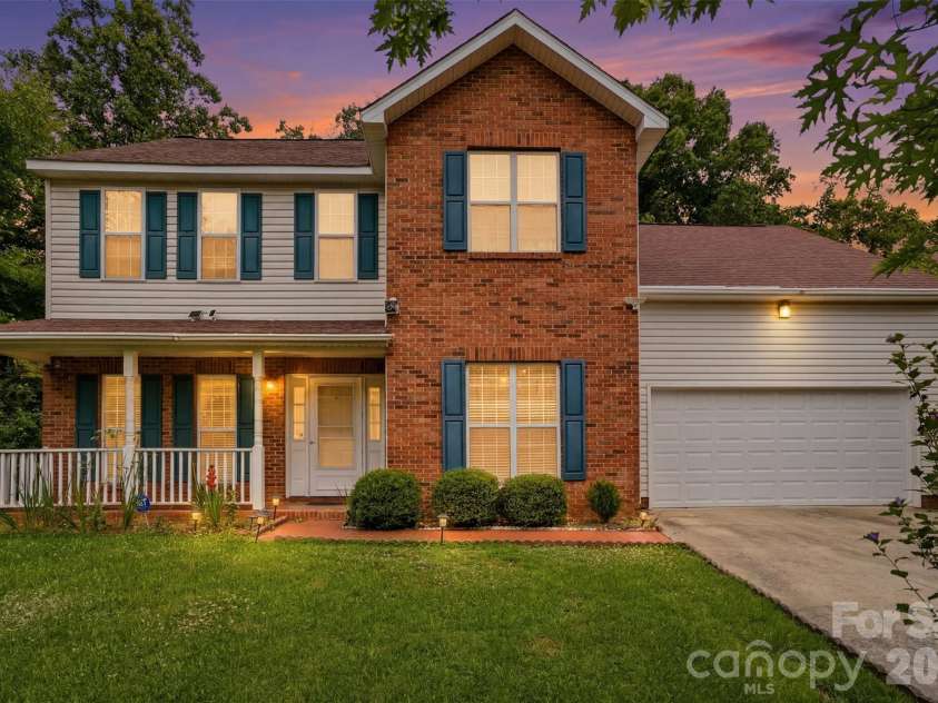 5619 Hedgecrest Place, Charlotte, NC 28269.  MLS# CAR4396327, YatesRealty ID 32141. 