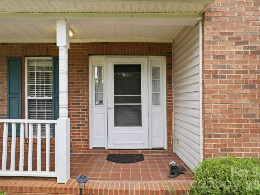 5619 Hedgecrest Place, Charlotte, NC 28269.  MLS# CAR4396327, YatesRealty ID 32141. 
