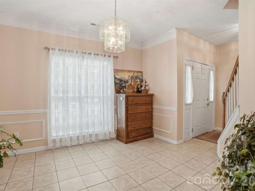 5619 Hedgecrest Place, Charlotte, NC 28269.  MLS# CAR4396327, YatesRealty ID 32141. 