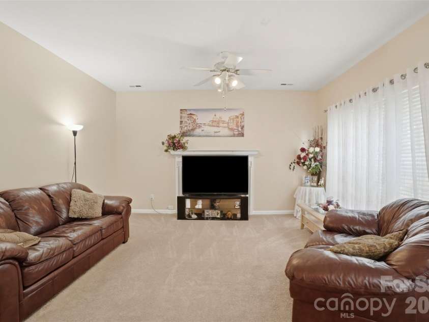 5619 Hedgecrest Place, Charlotte, NC 28269.  MLS# CAR4396327, YatesRealty ID 32141. 