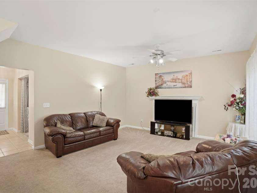 5619 Hedgecrest Place, Charlotte, NC 28269.  MLS# CAR4396327, YatesRealty ID 32141. 