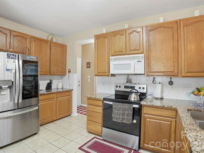 5619 Hedgecrest Place, Charlotte, NC 28269.  MLS# CAR4396327, YatesRealty ID 32141. 