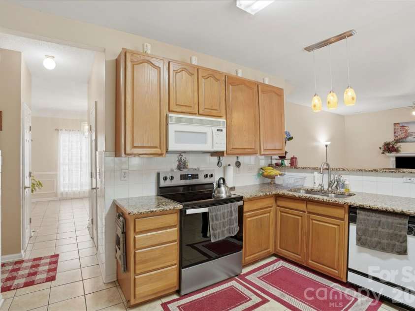 5619 Hedgecrest Place, Charlotte, NC 28269.  MLS# CAR4396327, YatesRealty ID 32141. 