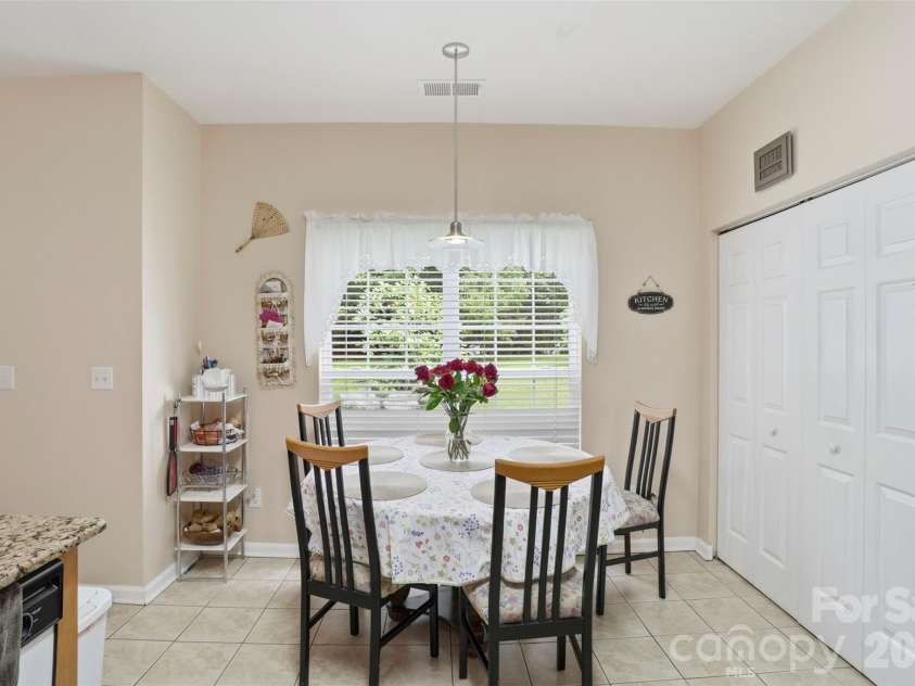 5619 Hedgecrest Place, Charlotte, NC 28269.  MLS# CAR4396327, YatesRealty ID 32141. 