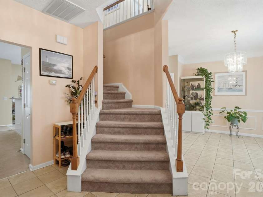 5619 Hedgecrest Place, Charlotte, NC 28269.  MLS# CAR4396327, YatesRealty ID 32141. 