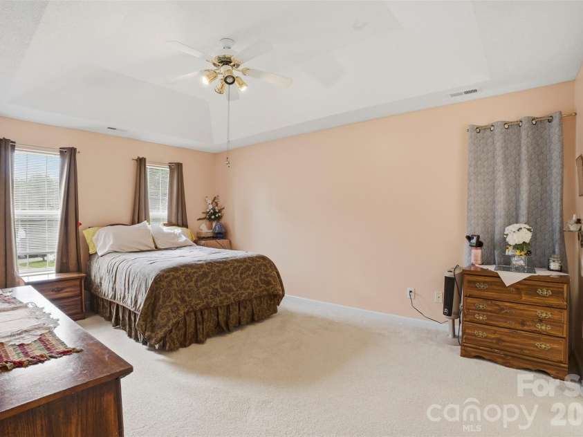 5619 Hedgecrest Place, Charlotte, NC 28269.  MLS# CAR4396327, YatesRealty ID 32141. 