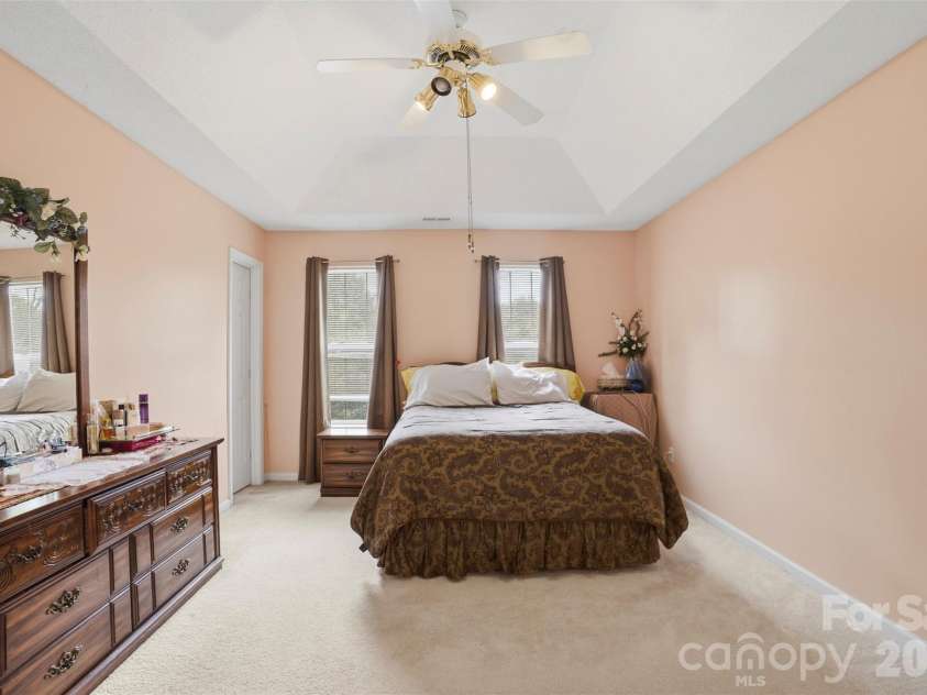 5619 Hedgecrest Place, Charlotte, NC 28269.  MLS# CAR4396327, YatesRealty ID 32141. 