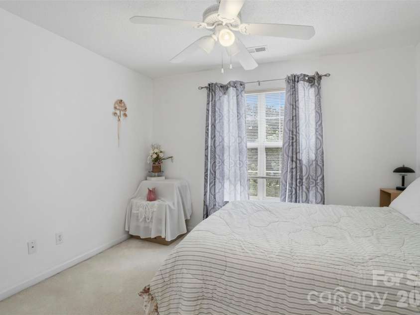 5619 Hedgecrest Place, Charlotte, NC 28269.  MLS# CAR4396327, YatesRealty ID 32141. 