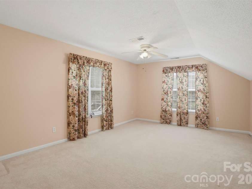 5619 Hedgecrest Place, Charlotte, NC 28269.  MLS# CAR4396327, YatesRealty ID 32141. 