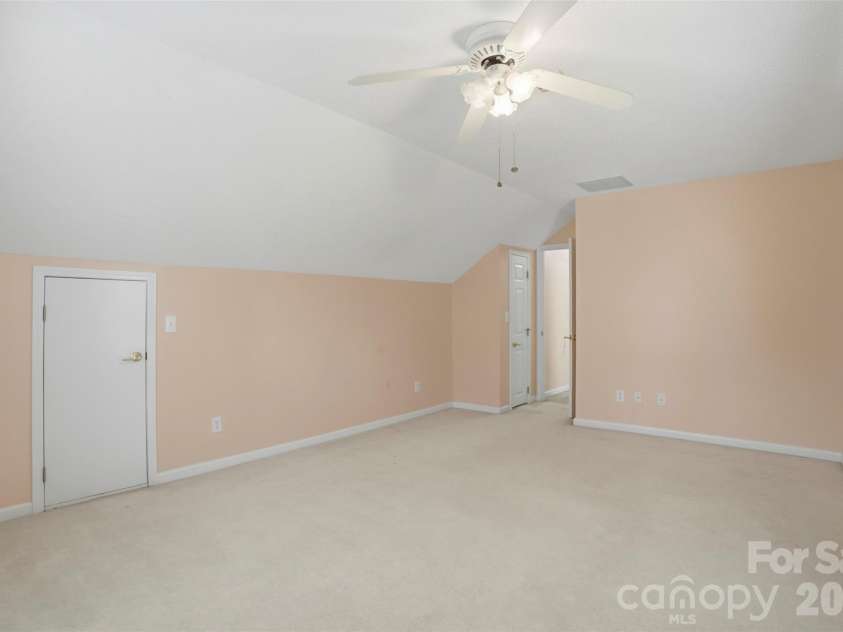 5619 Hedgecrest Place, Charlotte, NC 28269.  MLS# CAR4396327, YatesRealty ID 32141. 