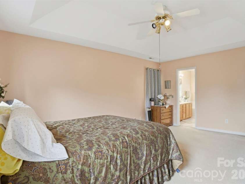 5619 Hedgecrest Place, Charlotte, NC 28269.  MLS# CAR4396327, YatesRealty ID 32141. 