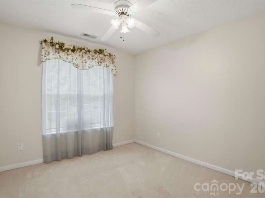 5619 Hedgecrest Place, Charlotte, NC 28269.  MLS# CAR4396327, YatesRealty ID 32141. 