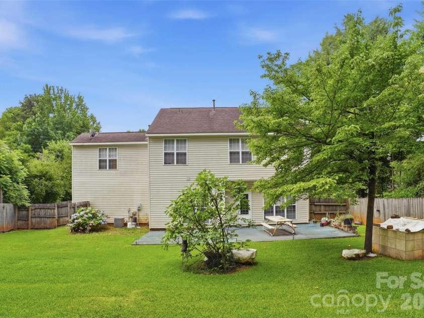 5619 Hedgecrest Place, Charlotte, NC 28269.  MLS# CAR4396327, YatesRealty ID 32141. 