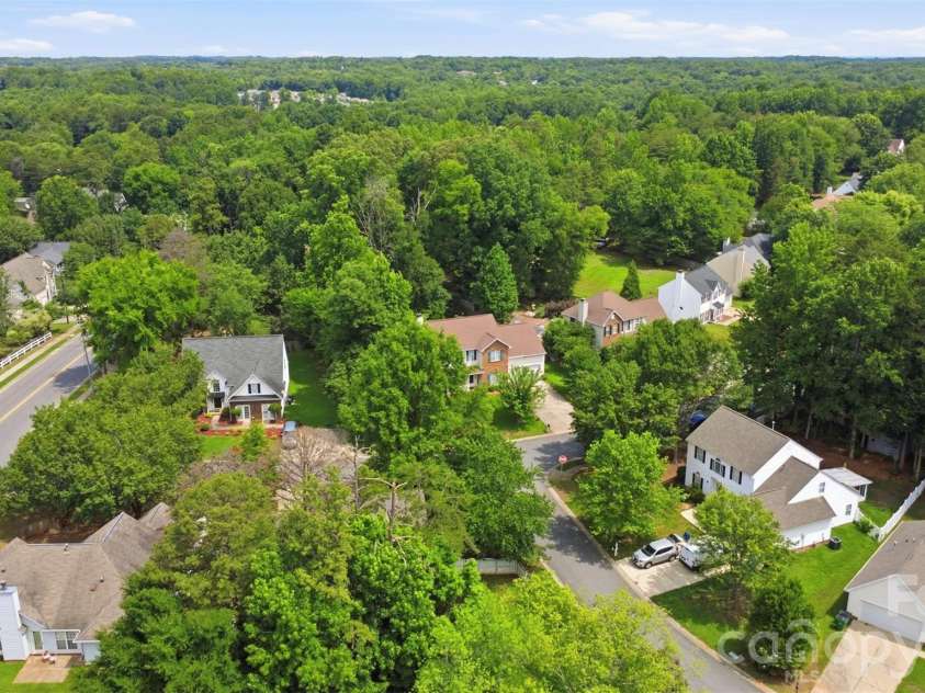 5619 Hedgecrest Place, Charlotte, NC 28269.  MLS# CAR4396327, YatesRealty ID 32141. 