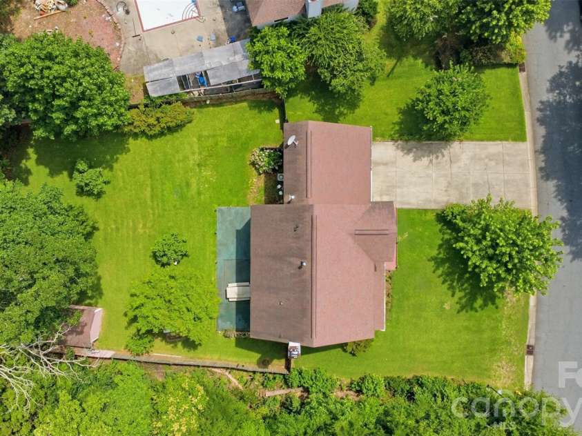 5619 Hedgecrest Place, Charlotte, NC 28269.  MLS# CAR4396327, YatesRealty ID 32141. 