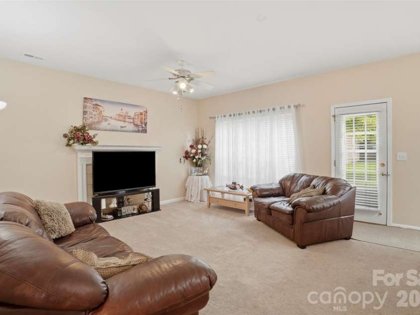 5619 Hedgecrest Place, Charlotte, NC 28269.  MLS# CAR4396327, YatesRealty ID 32141. Living room