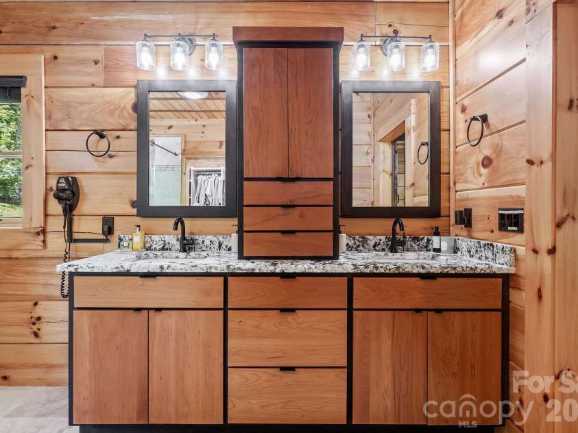 745 Mossy Oak Trail, Nebo, NC 28761.  MLS# CAR4396090, YatesRealty ID 32142. 