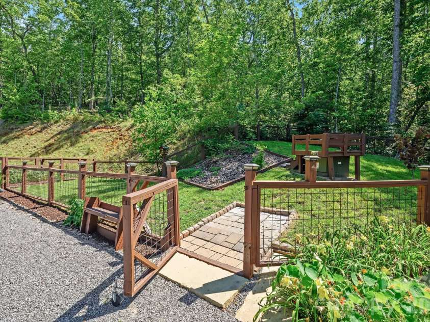 745 Mossy Oak Trail, Nebo, NC 28761.  MLS# CAR4396090, YatesRealty ID 32142. 