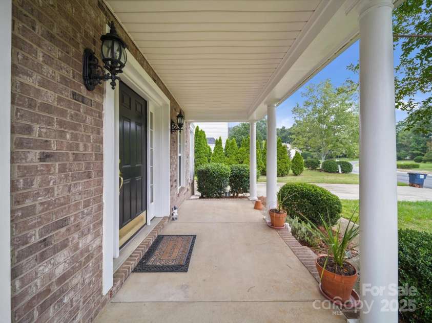 9002 Fenwick Drive, Indian Trail, NC 28079.  MLS# CAR4287627, YatesRealty ID 32142. 