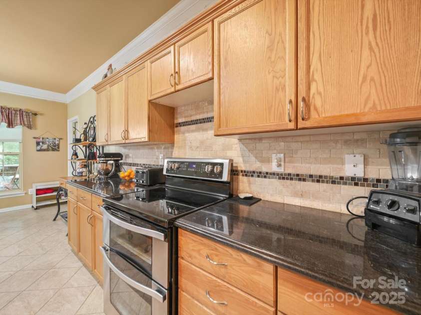 9002 Fenwick Drive, Indian Trail, NC 28079.  MLS# CAR4287627, YatesRealty ID 32142. Kitchen