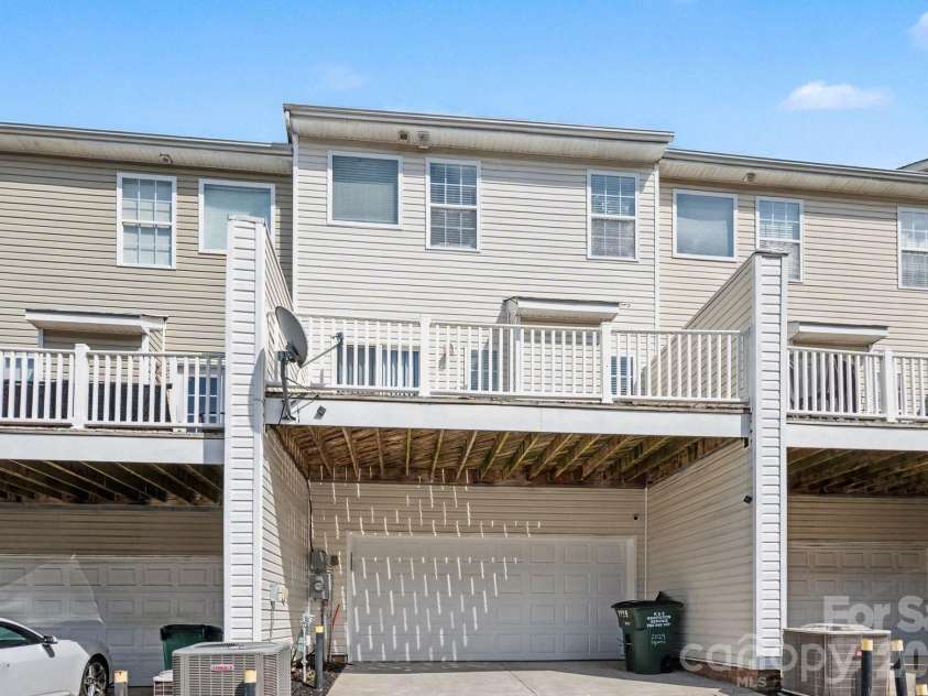2029 Kegsworth Drive, Charlotte, NC 28273.  MLS# CAR4396032, YatesRealty ID 32144. Back Deck