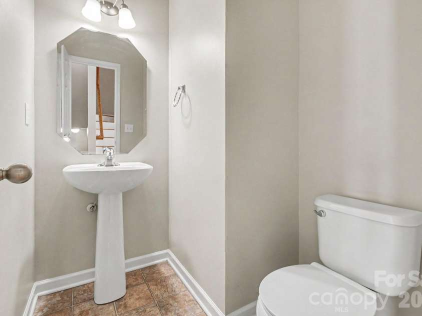2029 Kegsworth Drive, Charlotte, NC 28273.  MLS# CAR4396032, YatesRealty ID 32144. Half Bath