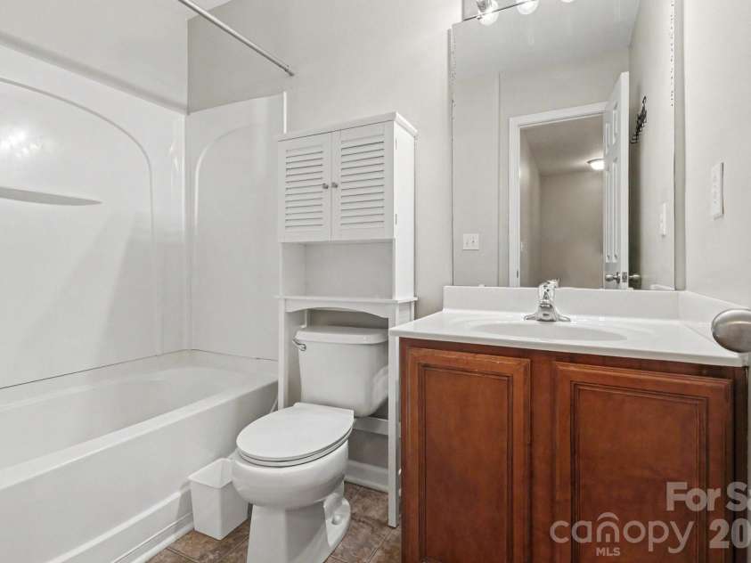 2029 Kegsworth Drive, Charlotte, NC 28273.  MLS# CAR4396032, YatesRealty ID 32144. Hallway full Bathroom