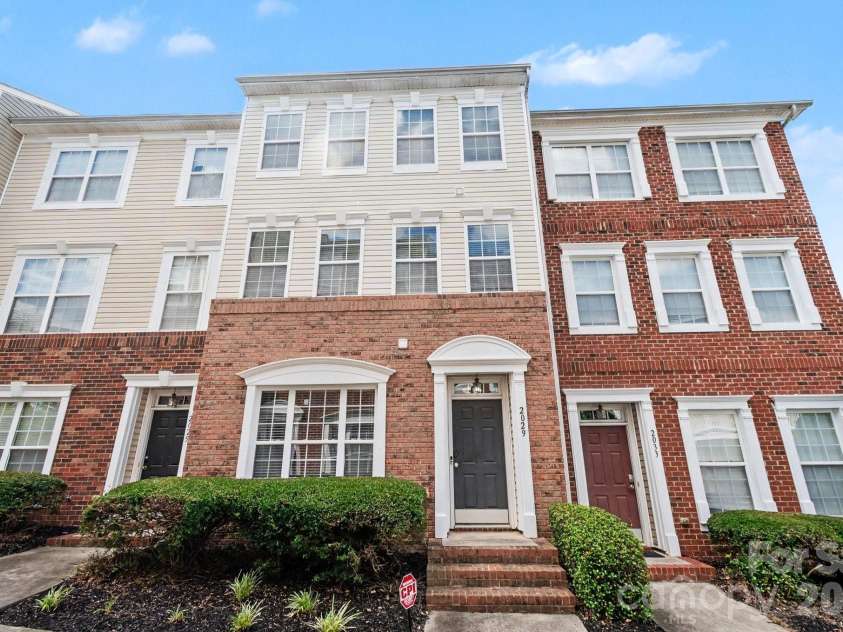 2029 Kegsworth Drive, Charlotte, NC 28273.  MLS# CAR4396032, YatesRealty ID 32144. Main Entrance