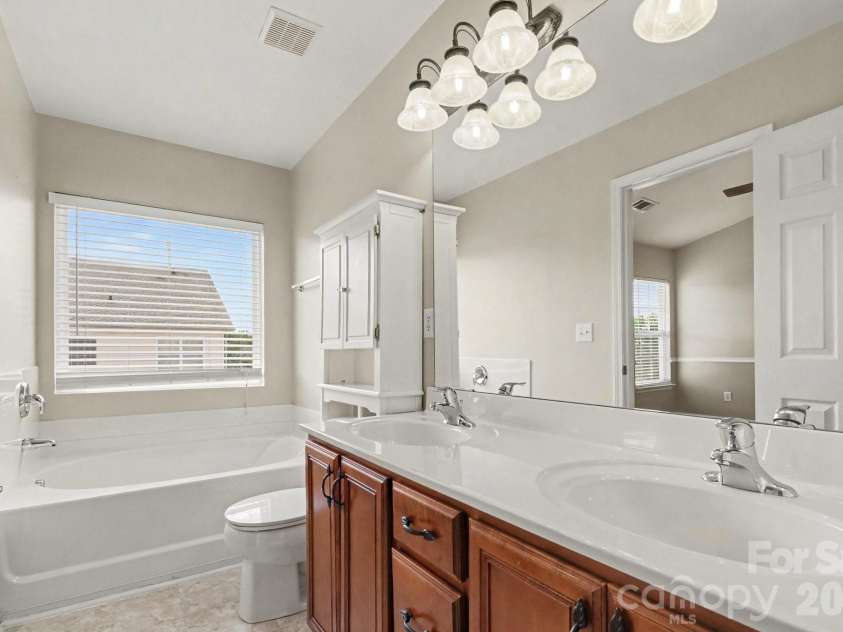 2029 Kegsworth Drive, Charlotte, NC 28273.  MLS# CAR4396032, YatesRealty ID 32144. Primary bathroom