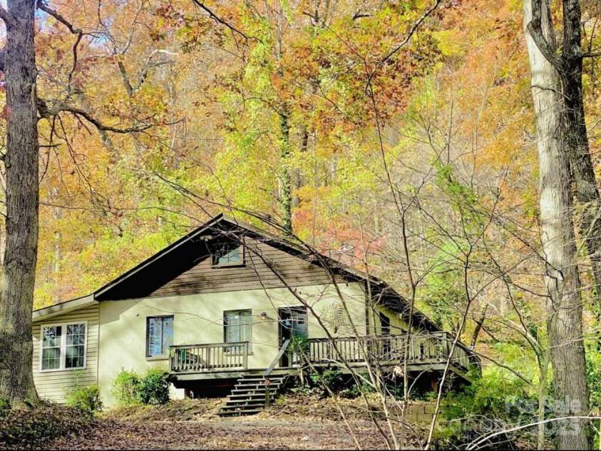 629 Vineyard Road, Tryon, NC 28782.  MLS# CAR4325093, YatesRealty ID 32144. 