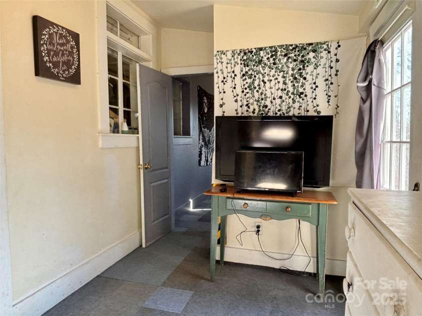 629 Vineyard Road, Tryon, NC 28782.  MLS# CAR4325093, YatesRealty ID 32144. 