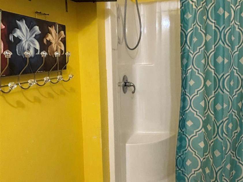 629 Vineyard Road, Tryon, NC 28782.  MLS# CAR4325093, YatesRealty ID 32144. Bath