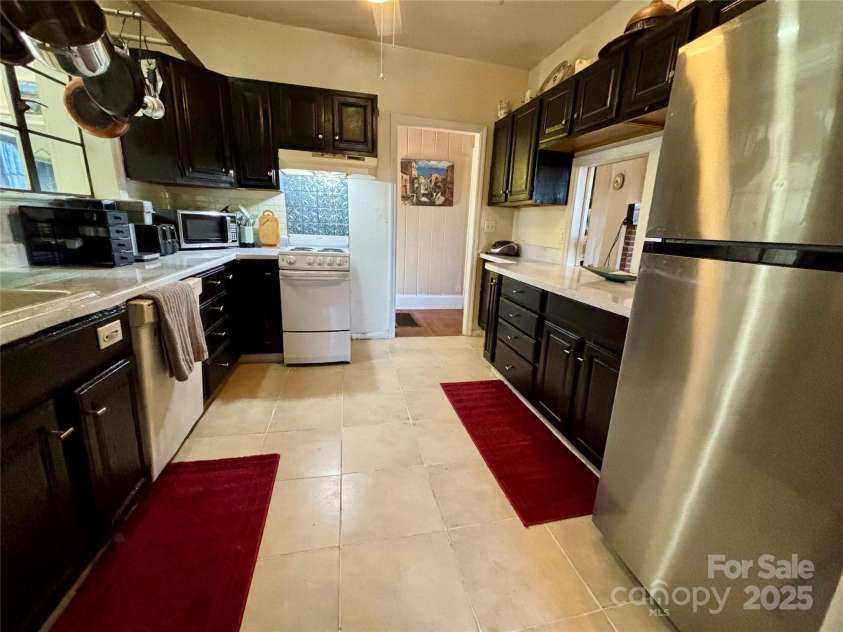 629 Vineyard Road, Tryon, NC 28782.  MLS# CAR4325093, YatesRealty ID 32144. Kitchen